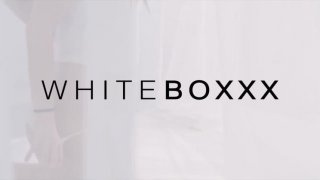 在厨房桌子上操Chloe